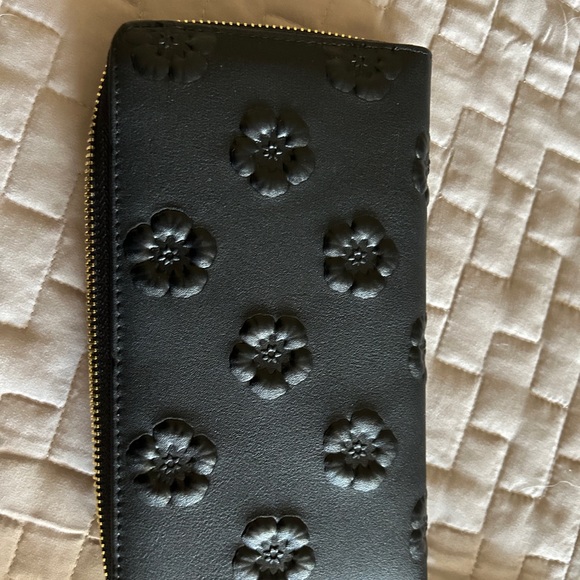 Betsey Johnson wristlet purse - Picture 3 of 4